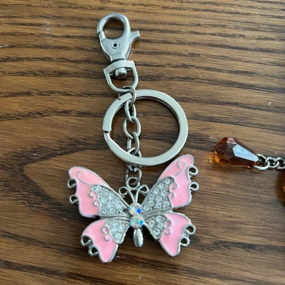 2 keychains - Picture 2 of 3